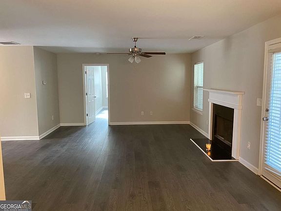 3rd image of 701 Walnut Woods Dr
