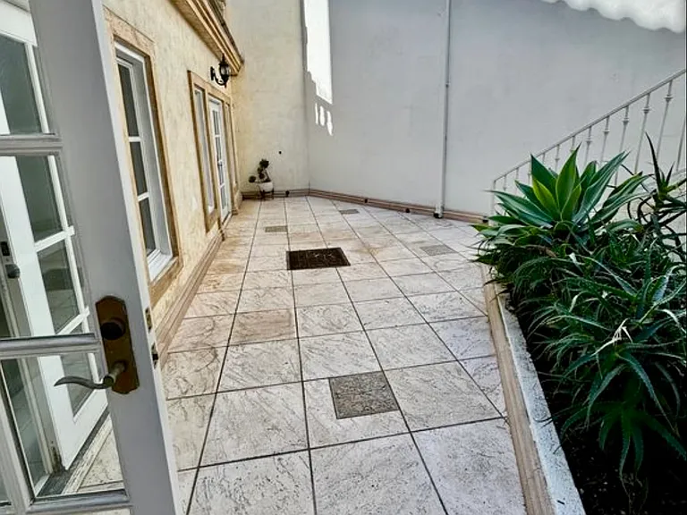 2618 N Vermont Ave — Photo 15