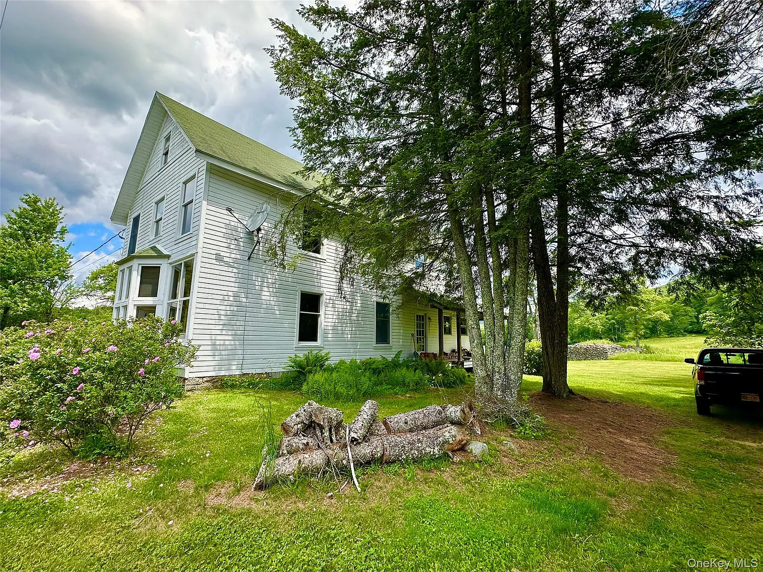 3 bed, 2.0 bath, 2825 sqft, $5,000 — Photo 2