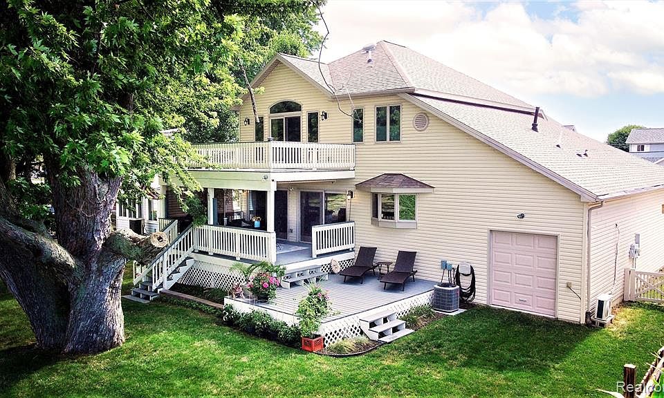 35732 Erie Dr, Brownstown, MI 48173 Zillow