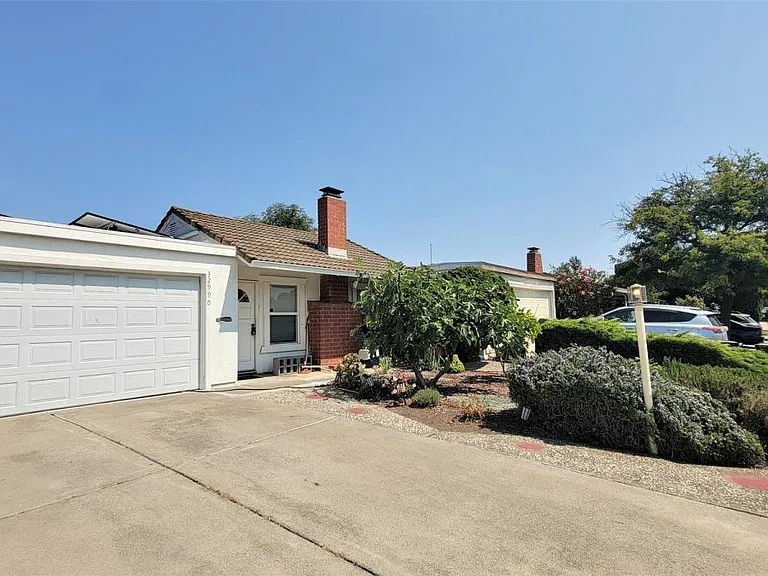 32990 Lake Wawasee St — Photo 2