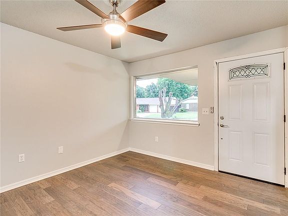 4th image of 1104 Harrington Dr