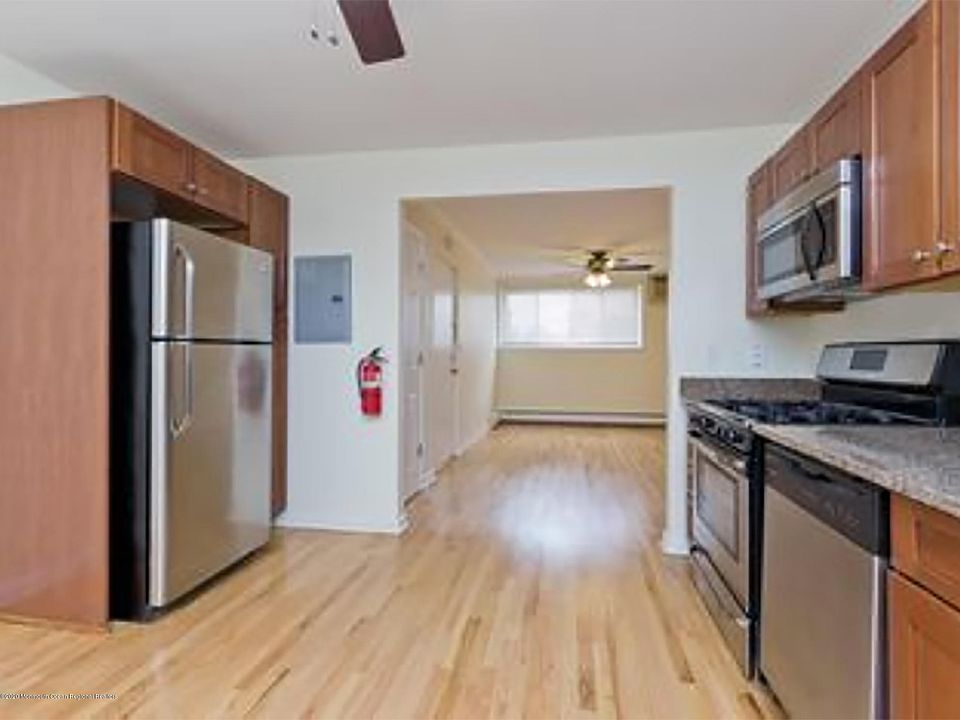2nd image of 501 Main St APT 29