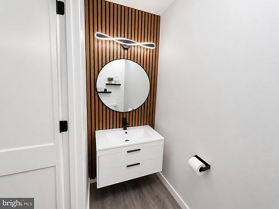 4th image of 501 Forest Ct