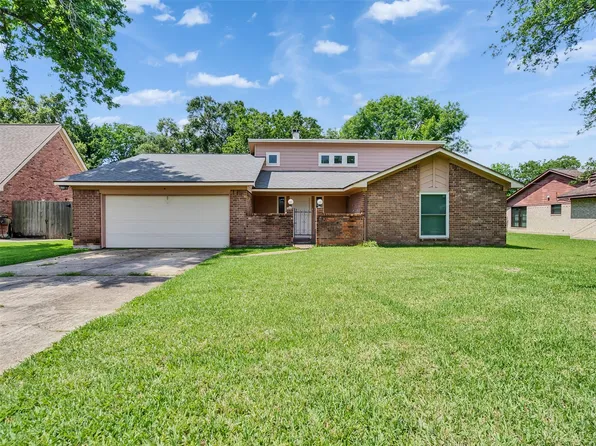 508 Pin Oak Dr, Baytown, TX 77520