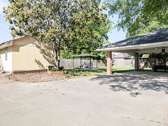4th image of 204 Constitution Dr