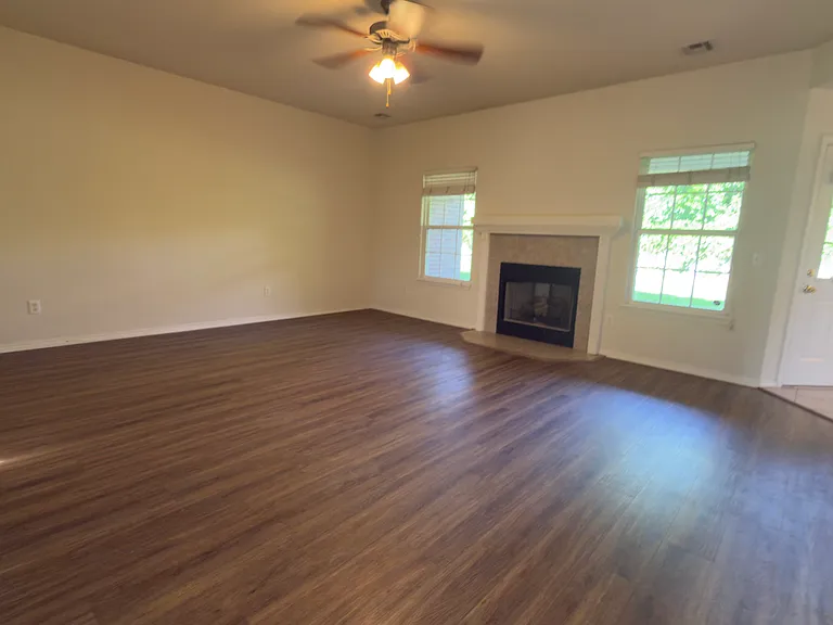 1505 Elington St — Photo 2
