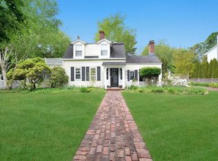 6 Brewster Ln, Bellport, NY 11713