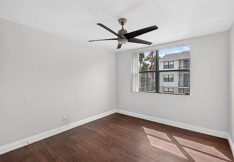 706 Executive Center Dr #23 — Photo 10