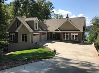 393 Lakepoint Dr, Wilkesboro, NC 28697