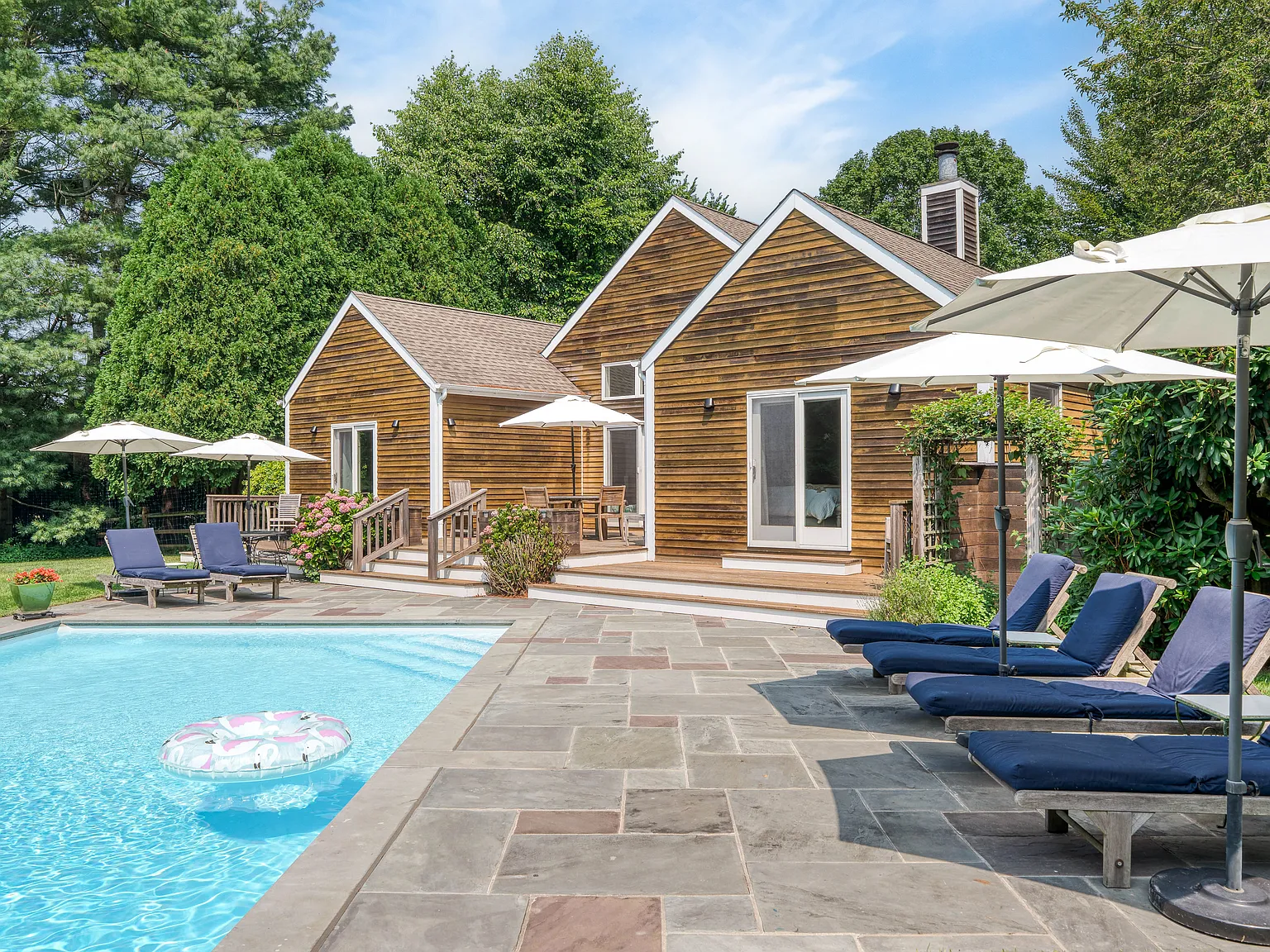 Bridgehampton South, Village Gem. Location, Location, Location! — Photo 2