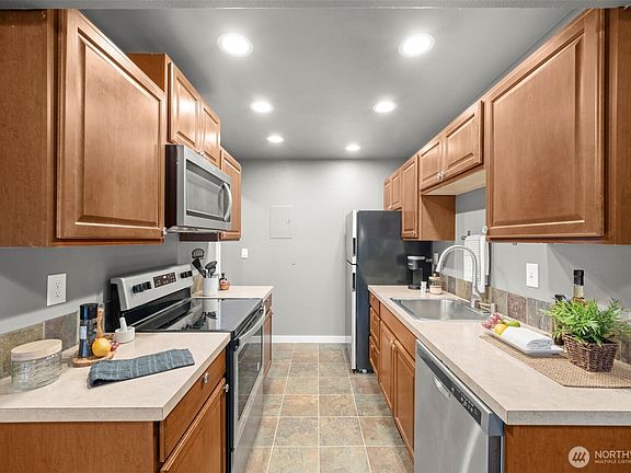 4th image of 5021 Ripley Lane N #311
