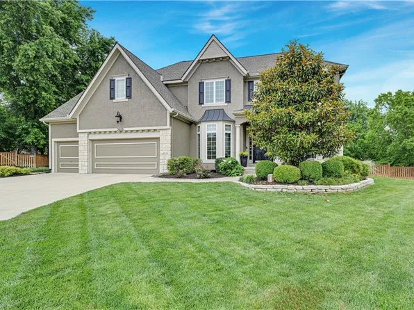 5609 Roundtree St, Shawnee, KS 66226