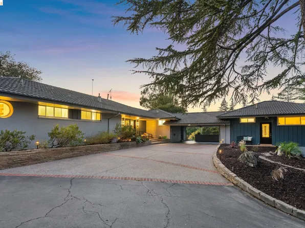 11260 Kerrigan Dr, Oakland, CA 94605