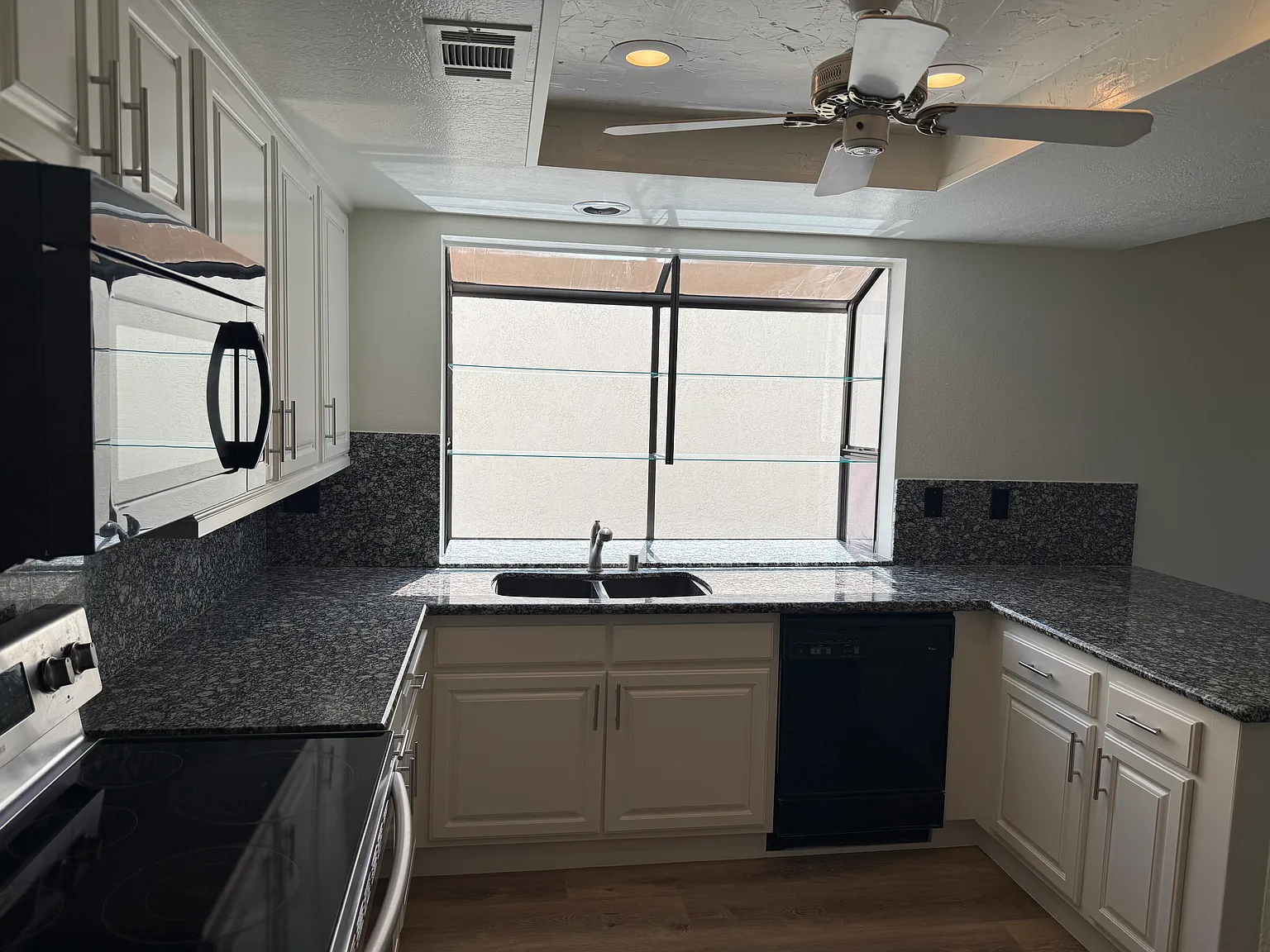 2 bed, 1818 sqft, $4,300 — Photo 3
