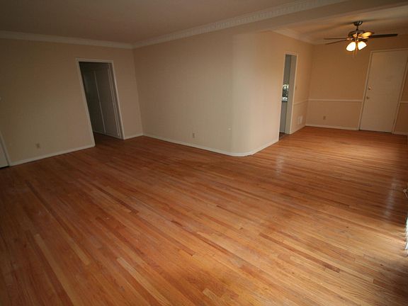 3rd image of 9521 Alcott St