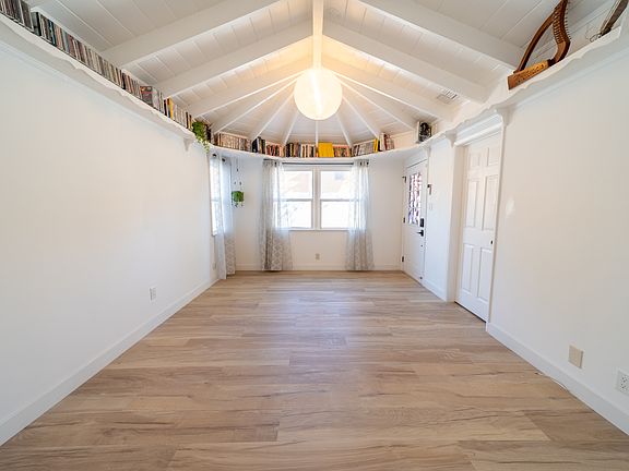 5th image of 15745 Leadwell St