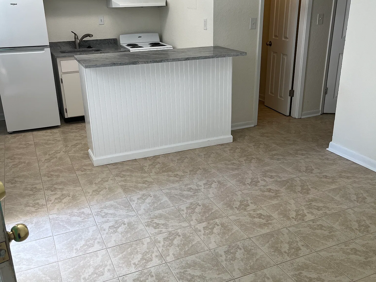 Studio, 450 sqft, $1,050 — Photo 4