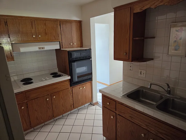 41 Conti Pkwy — Photo 6