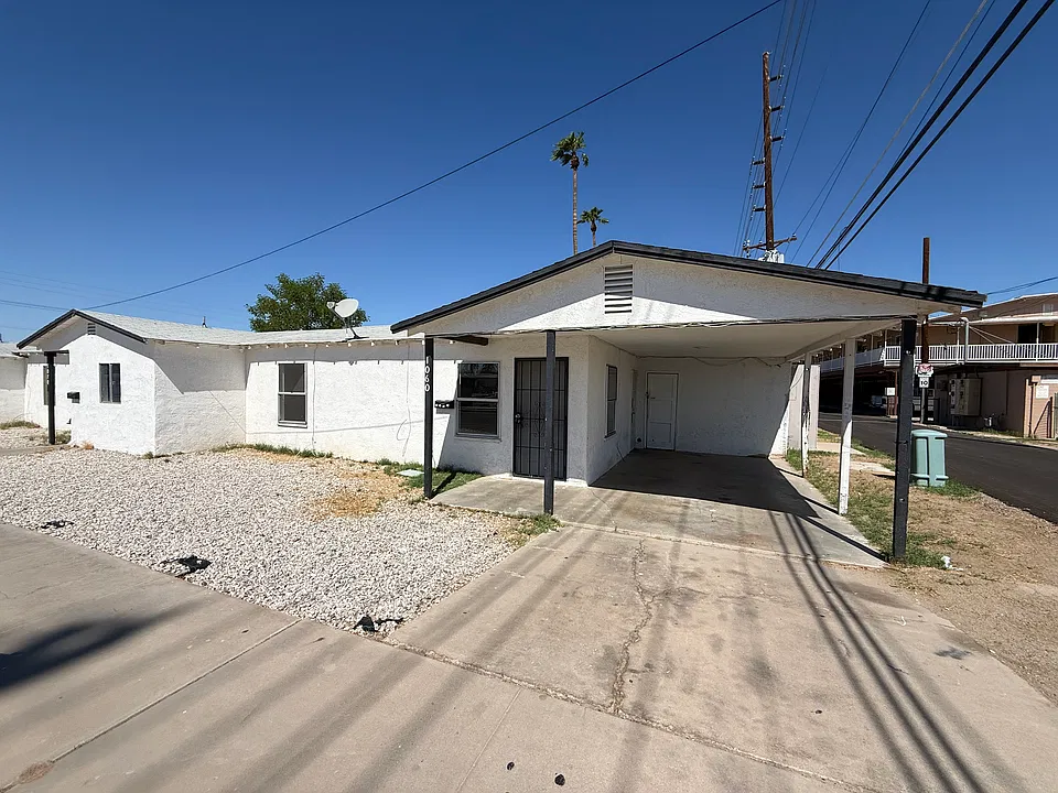 1060 W 11th St