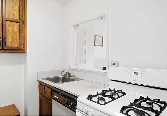 3rd image of 301 E 79th St APT 22K