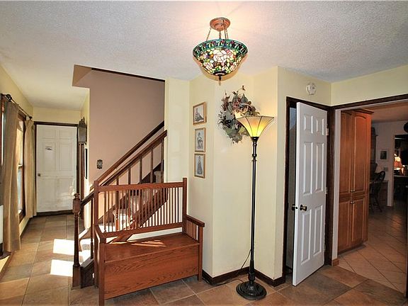 2nd image of 137 Sunset Dr