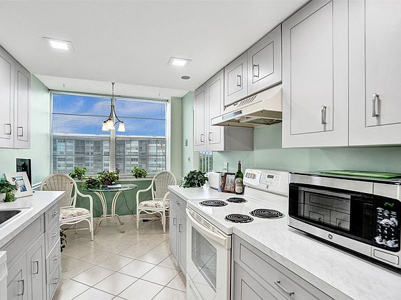 4th image of 1100 Saint Charles Place #612