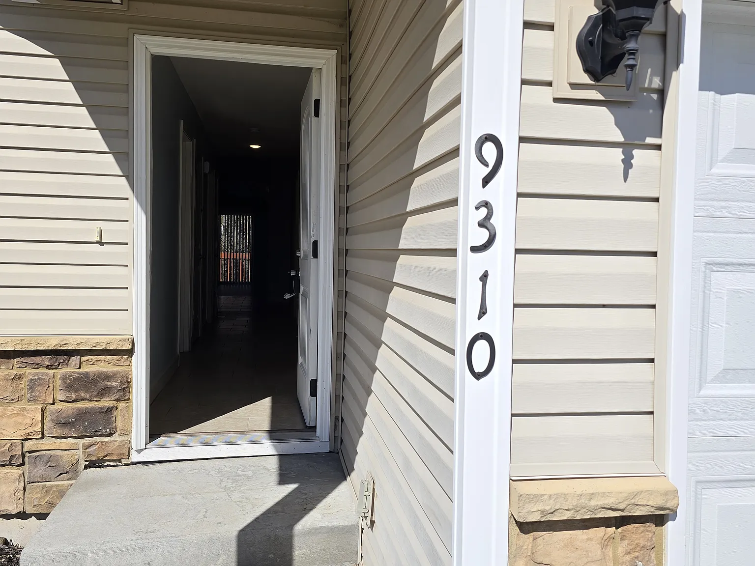 3 bed, 1300 sqft, $1,850 — Photo 2