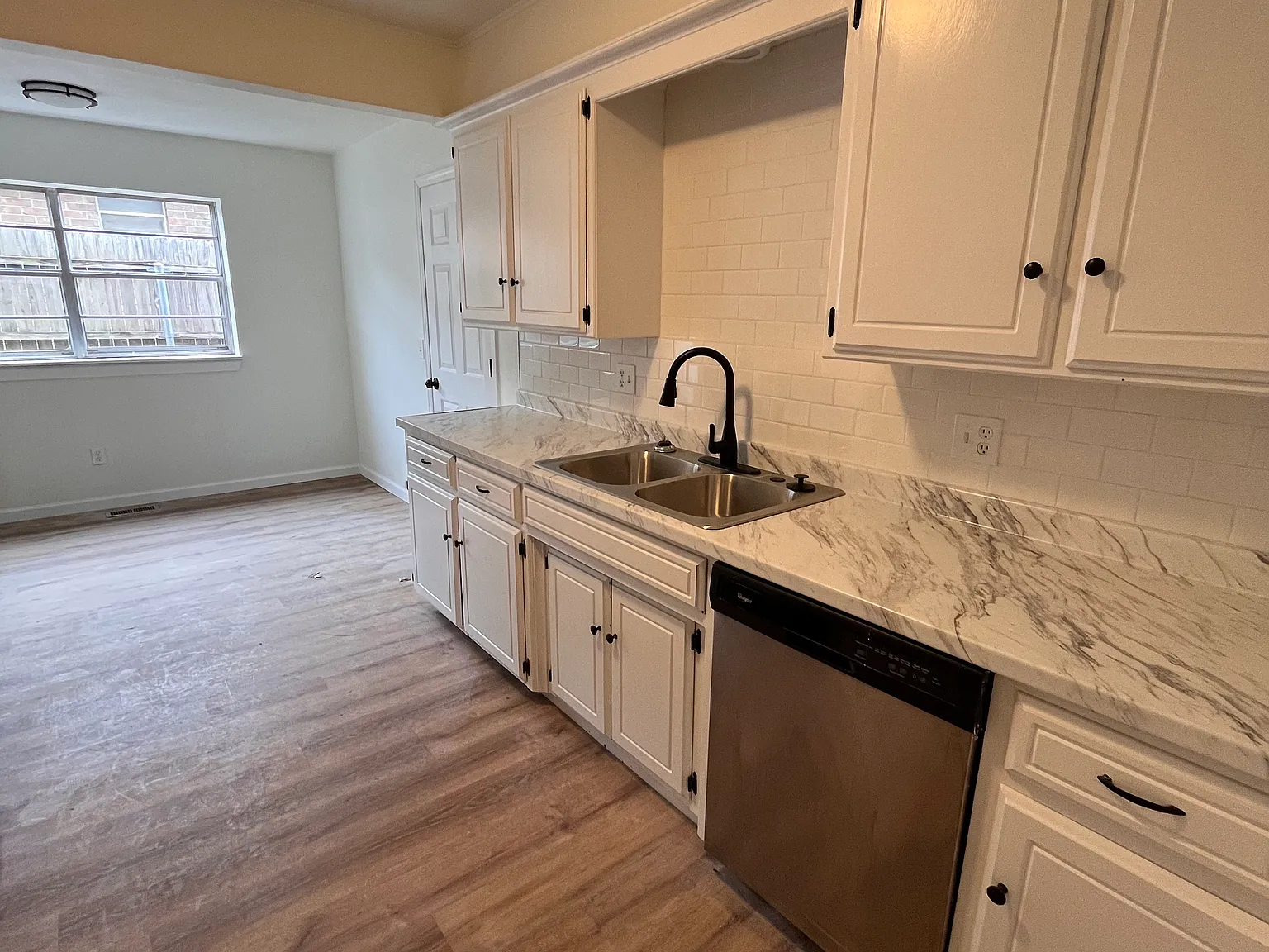 3 bed, 1.5 bath, 1192 sqft, $1,650 — Photo 2