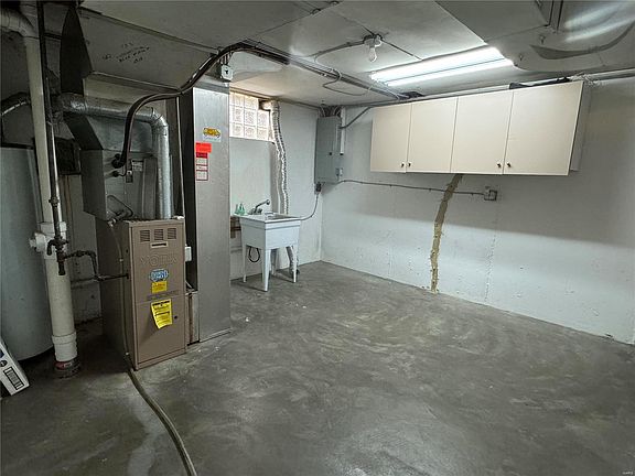 3rd image of 6966 Lindenwood Pl