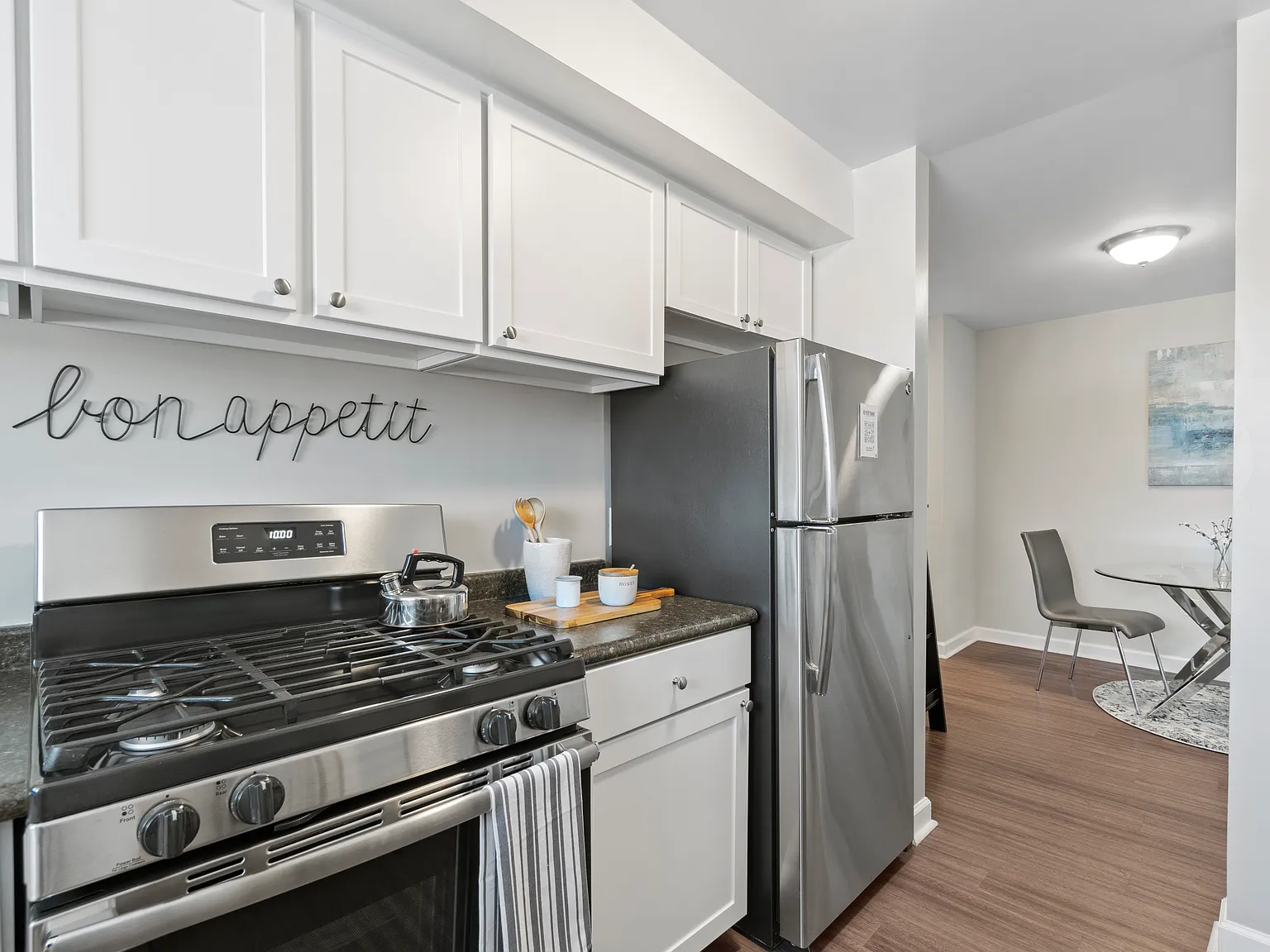 404 Rivertowne Apartment Homes — Photo 4