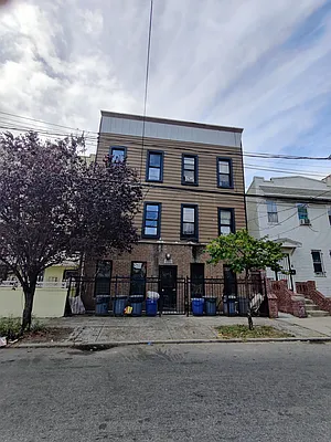 Rented by Signature Property Realty | media 18