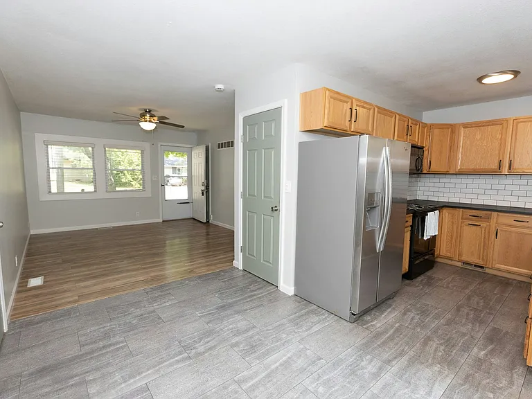 1515 W 2nd St — Photo 15