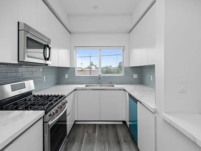 608 Hill St #3 — Photo 8