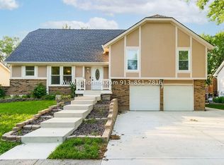 1016 E Piatt Ln, Olathe, KS 66061