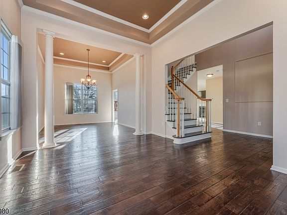 5th image of 44 Colts Ln