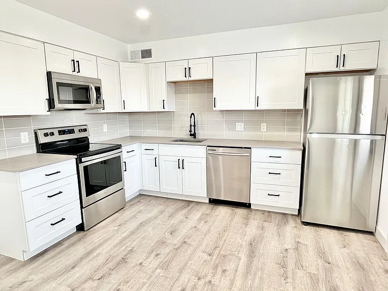 4320 N 27th St #4 — Photo 7