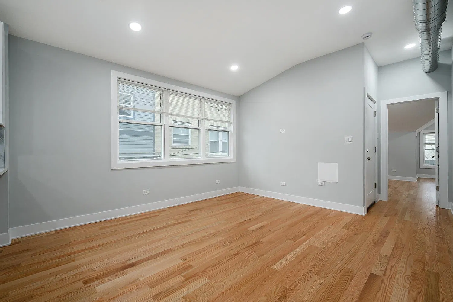 3 bed, 1600 sqft, $4,600 — Photo 3