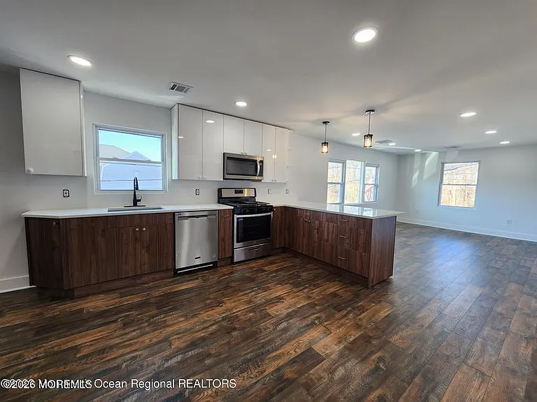 105 Summit Ave — Photo 2