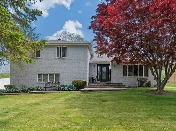394 Lees River Ave, Somerset, MA 02725