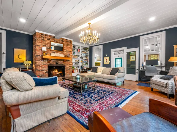 415 E Lakeshore Dr, Landrum, SC 29356