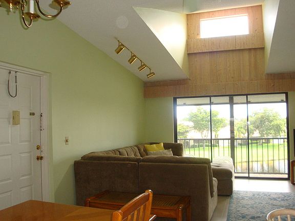 4th image of 811 Sky Pine Way APT H3