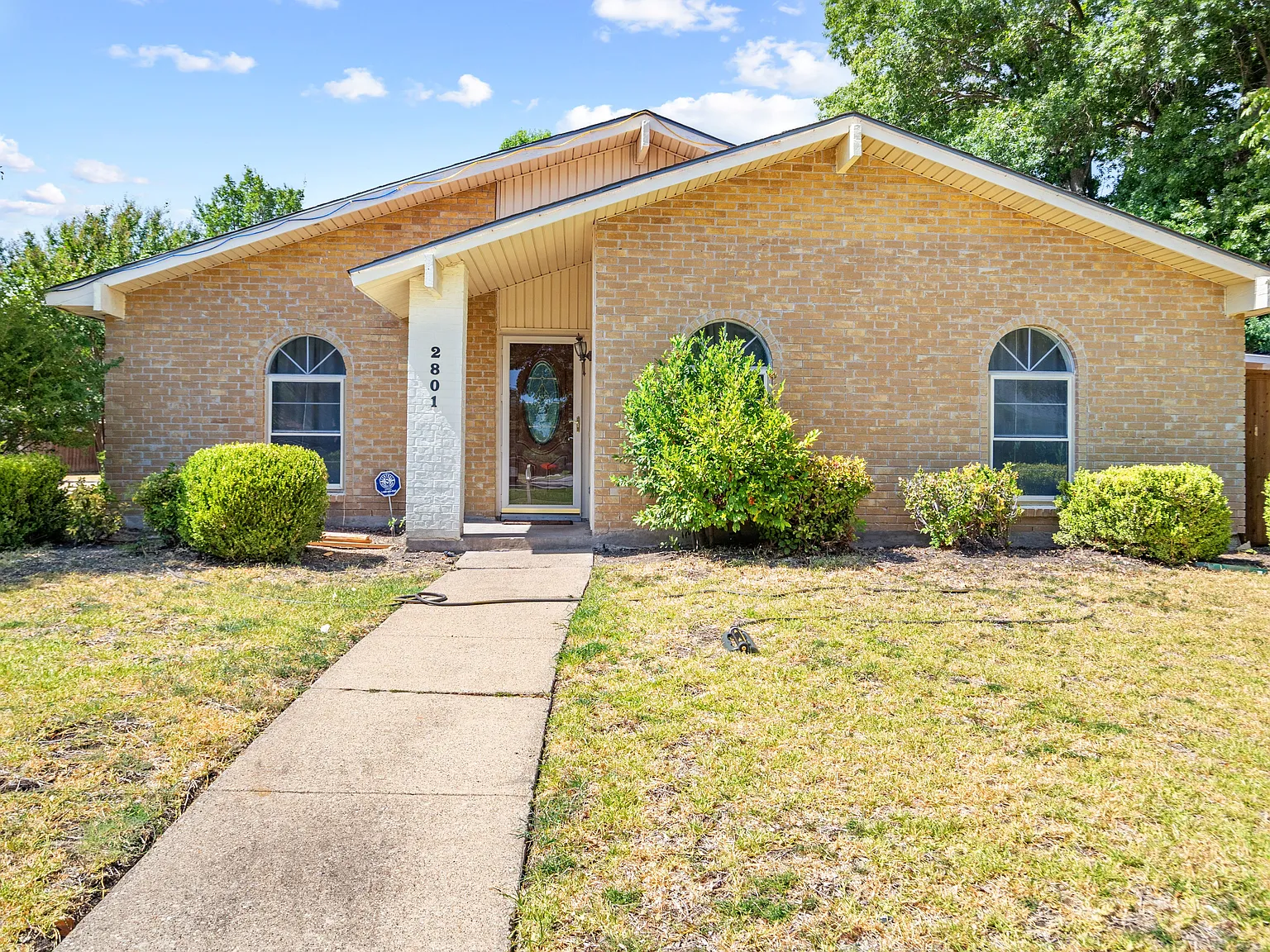 3 bed, 1695 sqft, $2,300 — Photo 1