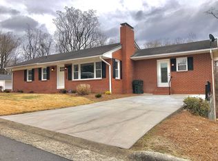 256 E Church St, Mount Airy, NC 27030