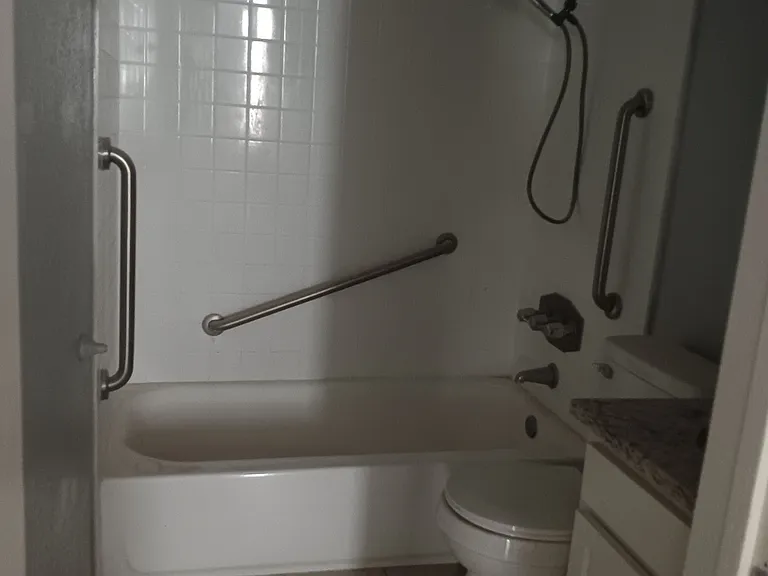 2881 Lenox Ave — Photo 5