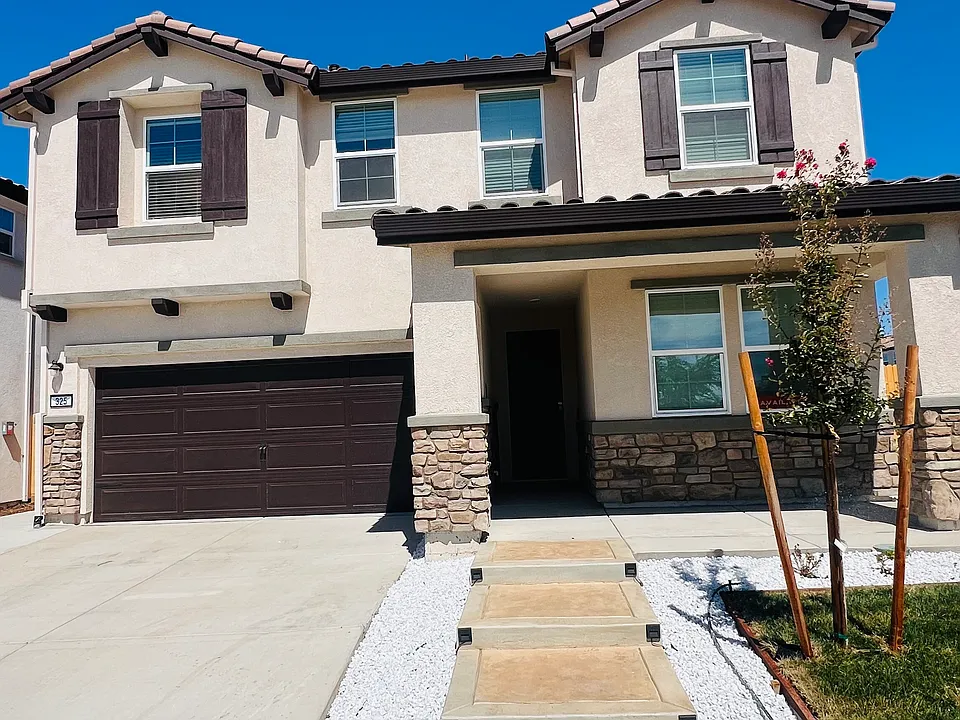 325 Glass Beach Dr