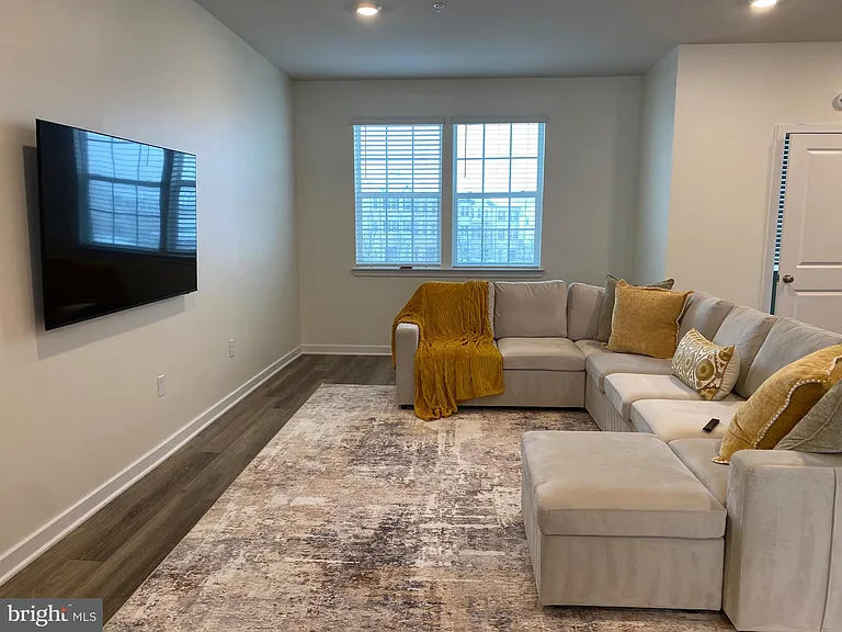 7530 Daybreak Dr — Photo 9