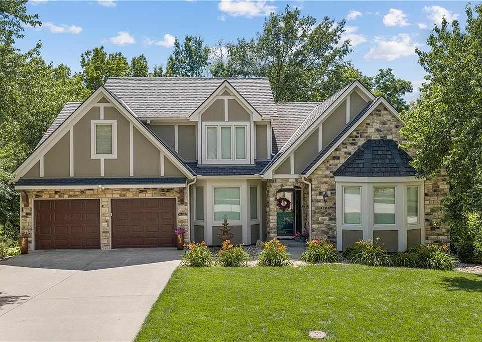 1st image of 4208 NE Courtney Dr