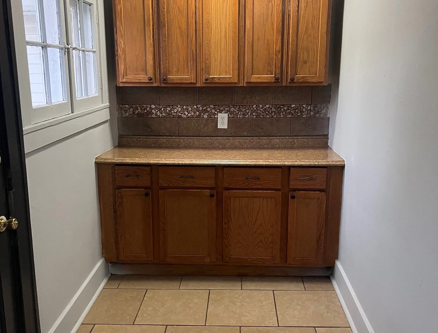 4 bed, 1200 sqft, $1,400 — Photo 2