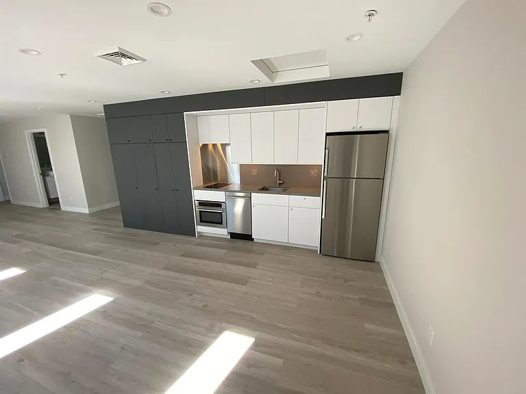 18 8th St #111 — Photo 1